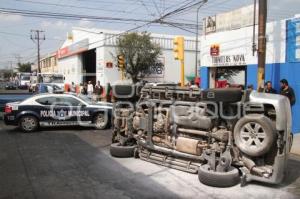 VOLCADURA EN 17 SUR Y 21 PONIENTE