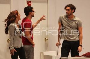 NO SÉ SI CORTARME LAS VENAS O DEJÁRMELAS LARGAS