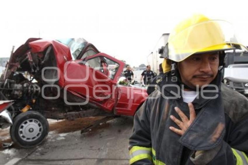 ACCIDENTE AUTOPISTA PUEBLA - MÉXICO