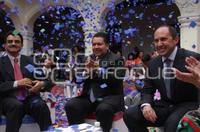 RECORRIDOS POR LOS TRES PODERES A ESTUDIANTES