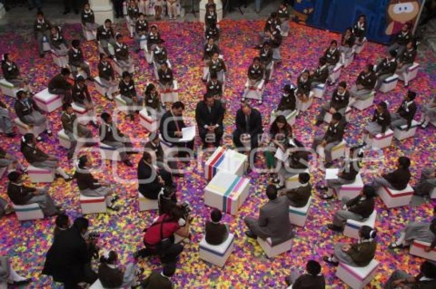 RECORRIDOS POR LOS TRES PODERES A ESTUDIANTES