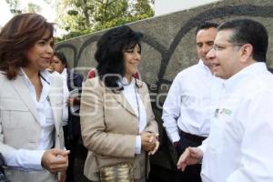 PRÍISTAS COLOCAN CORONA EN HONOR A FUNDACIÓN DE PUEBLA