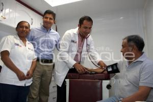 DE LA MANO DE LOS ABUELOS