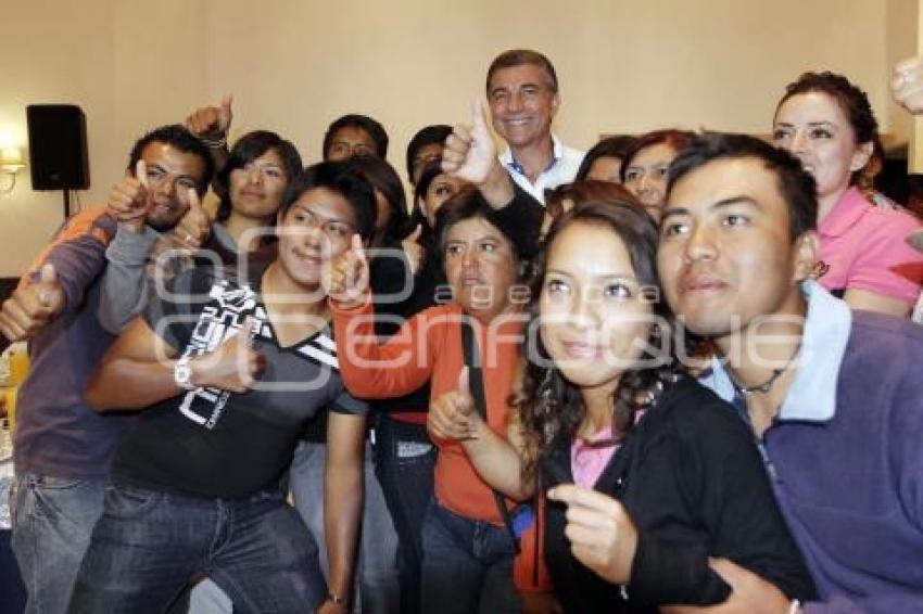 TONY GALI SE REÚNE CON COMITÉS VECINALES