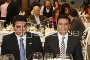 COMIDA GOBIERNO. CHILES EN NOGADA