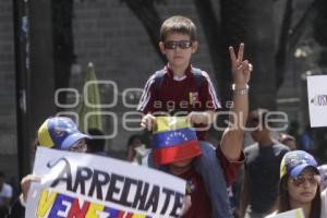 VENEZOLANOS PIDEN PAZ EN SU PAÍS