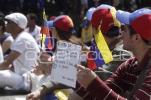 VENEZOLANOS PIDEN PAZ EN SU PAÍS