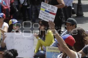VENEZOLANOS PIDEN PAZ EN SU PAÍS