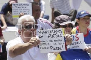 VENEZOLANOS PIDEN PAZ EN SU PAÍS
