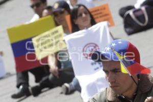 VENEZOLANOS PIDEN PAZ EN SU PAÍS