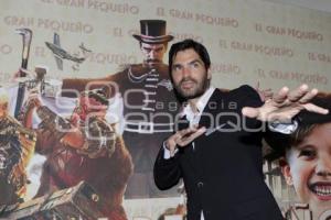 CINE . EL GRAN PEQUEÑO