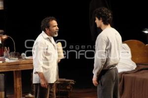 TEATRO . EL PROFESOR