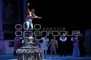 EL CASCANUECES ACROBÁTICO