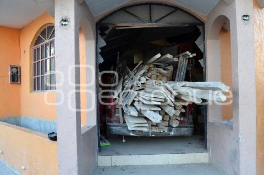 TEHUACÁN . ACCIDENTE CAMIONETA