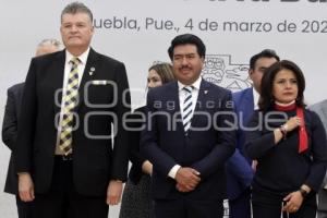 BINE . HONORES A LA BANDERA