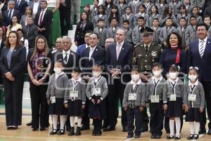 BINE . HONORES A LA BANDERA