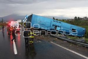 ATLIXCO . VOLCADURA AUTOBÚS