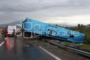 ATLIXCO . VOLCADURA AUTOBÚS
