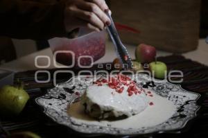 FERIA DEL CHILE EN NOGADA