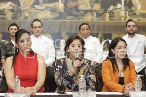 CHILES EN NOGADA . CASONA MARÍA