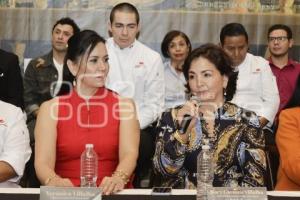 CHILES EN NOGADA . CASONA MARÍA