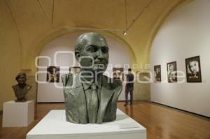 EXPOSICIÓN . EL ROSTRO DEL AUTOR