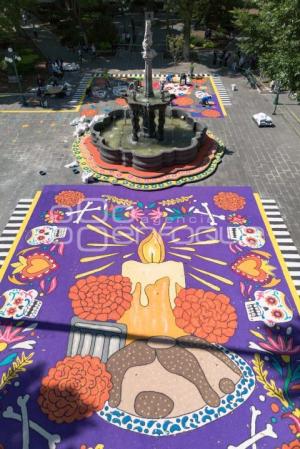 ZÓCALO . ALFOMBRA MONUMENTAL