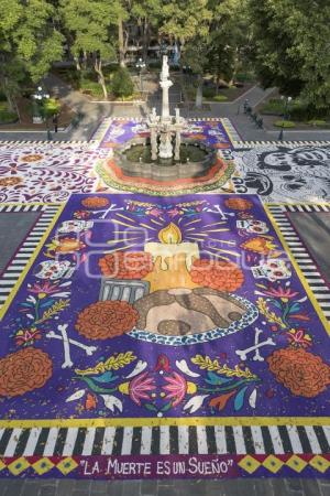 ZÓCALO . ALFOMBRA MONUMENTAL