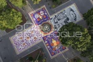 ZÓCALO . ALFOMBRA MONUMENTAL