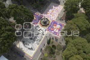ZÓCALO . ALFOMBRA MONUMENTAL