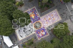 ZÓCALO . ALFOMBRA MONUMENTAL