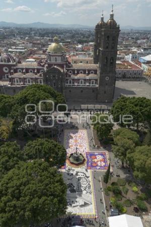 ZÓCALO . ALFOMBRA MONUMENTAL