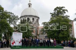GOBIERNO ESTATAL . HONORES A LA BANDERA