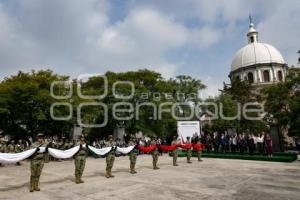GOBIERNO ESTATAL . HONORES A LA BANDERA