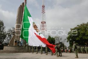 GOBIERNO ESTATAL . HONORES A LA BANDERA
