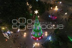 ZÓCALO . ILUMINACIÓN NAVIDEÑA