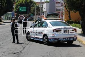 NOTA ROJA . MUJER PRENSADA