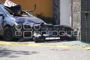 NOTA ROJA . MUJER PRENSADA