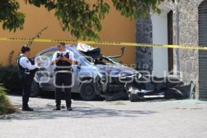 NOTA ROJA . MUJER PRENSADA