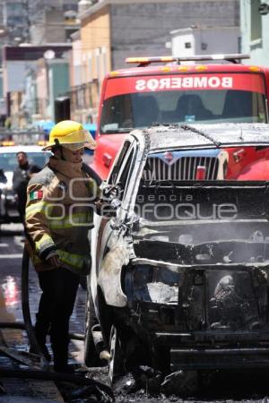TLAXCALA . INCENDIO DE VEHÍCULO