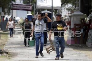 PANTEÓN MUNICIPAL . DÍA DE LA MADRE