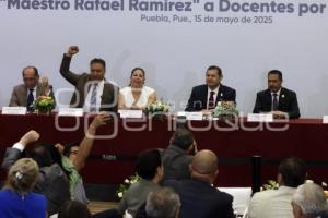 GOBIERNO ESTATAL . CONDECORACIONES MAESTROS