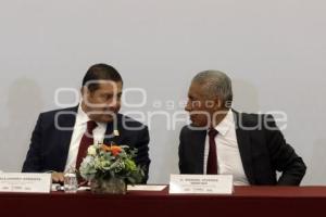 GOBIERNO ESTATAL . CONDECORACIONES MAESTROS