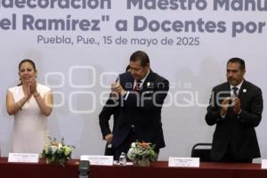 GOBIERNO ESTATAL . CONDECORACIONES MAESTROS