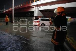 TLAXCALA . VEHÍCULO ATRAPADO