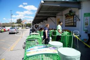 TLAXCALA . VENDEDORES AMBULANTES
