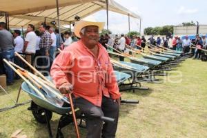 TIANGUISMANALCO . ENTREGA DE APOYOS CAMPO