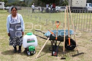 TIANGUISMANALCO . ENTREGA DE APOYOS CAMPO