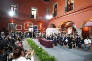 TLAXCALA . ENTREGA DISTINTIVO HUÉSPED ILUSTRE