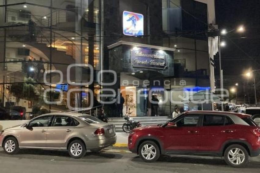 FUNERAL . MEDIO METRO